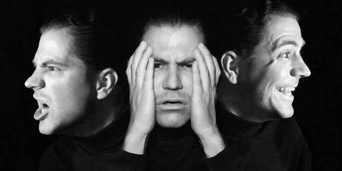 Un hombre tiene un trastorno mental.