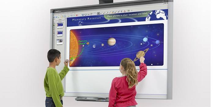 Crianças, perto, a, whiteboard