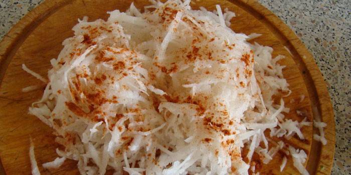 Strúhaný daikon s paprikou