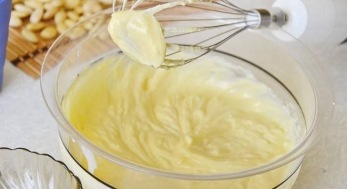 Puding v miske a metla