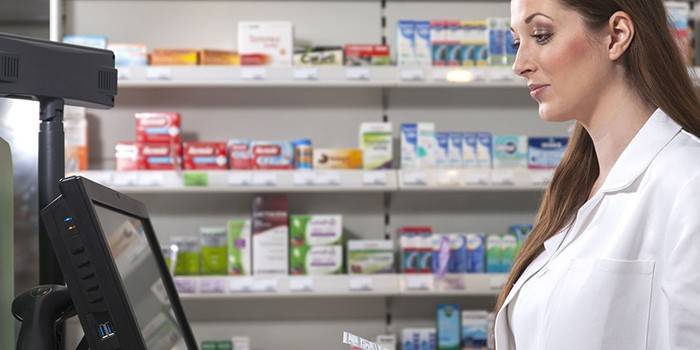 Farmacéutico en el lugar de trabajo