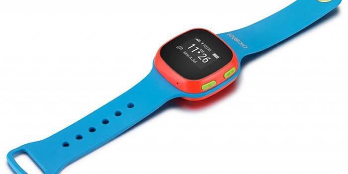 Relógio inteligente para uma criança do modelo Movetime da marca Alcatel