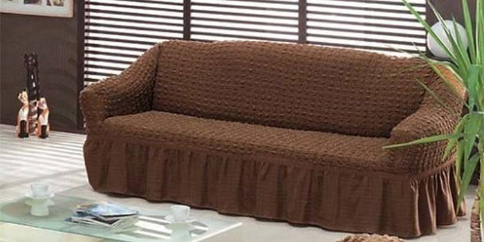 Capa com babado e elástico em um sofá Bonntone