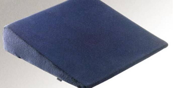 Almohada en forma de cuña para hemorroides TRELAX Spectra