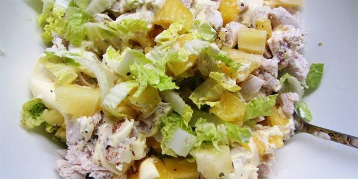 Con pollo y piña.