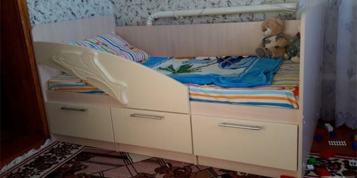 Cama de criança Dolphin no quarto