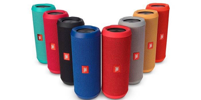 Altavoces portátiles de la marca JBL