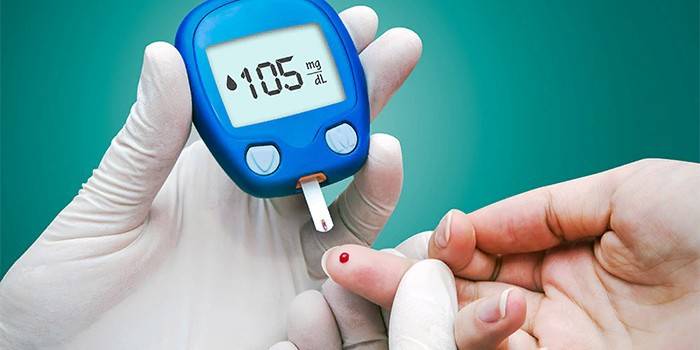 Medic mede glicose com um glicosímetro
