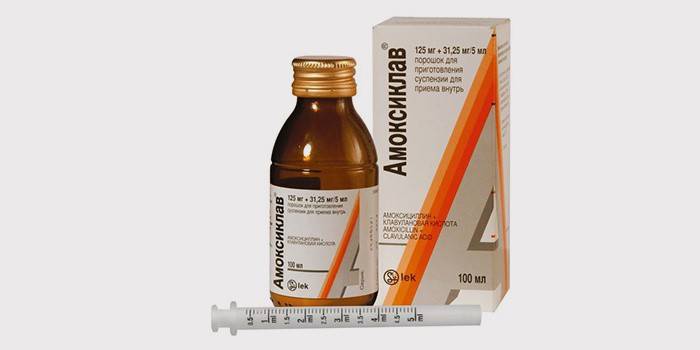 Amoxiclav v balení a výdajke