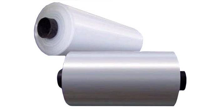 Dois rolos de um filme termo-encolhível de LDPE Diana-Plastic