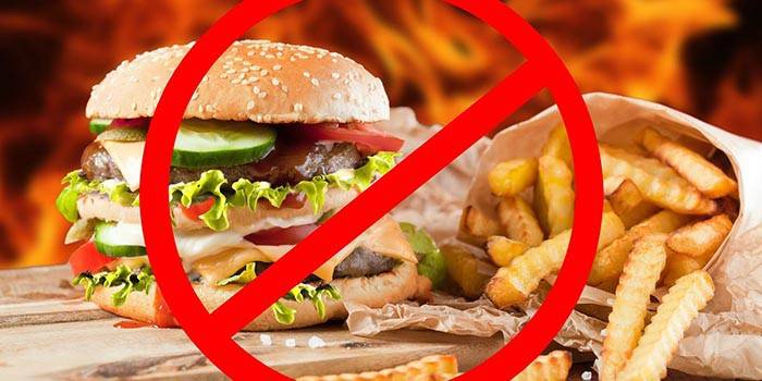 Skrzyżowane hamburgery i frytki
