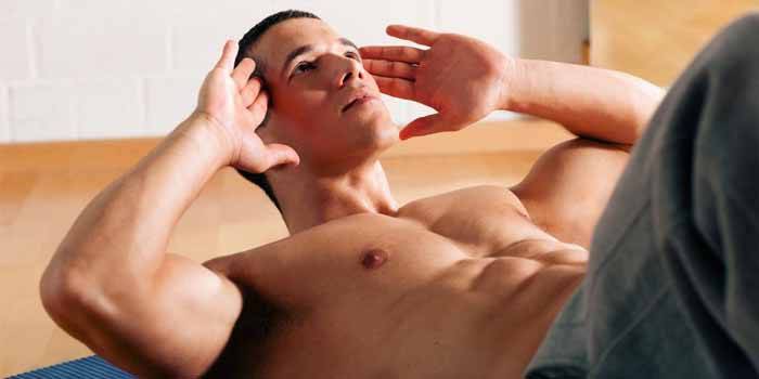 Homem, executa, exercício abdominal