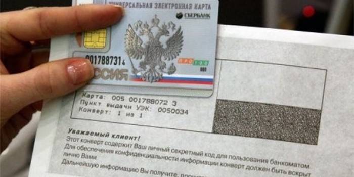 Plastikowa karta i koperta z kodem PIN Sberbank