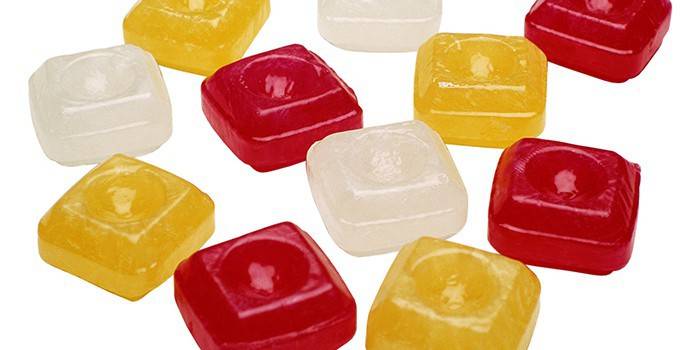 Viacfarebné pastilky proti kašľu