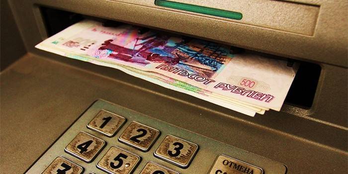 Pieniądze z bankomatu