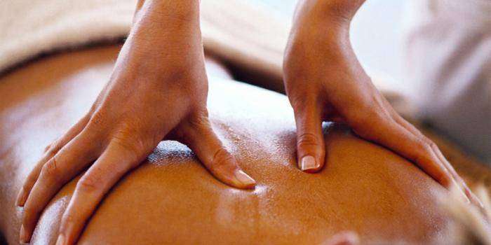 Massagem nas costas