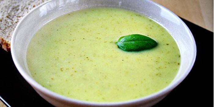 Puré de sopa en un plato