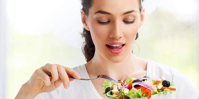 Menina, comer salada