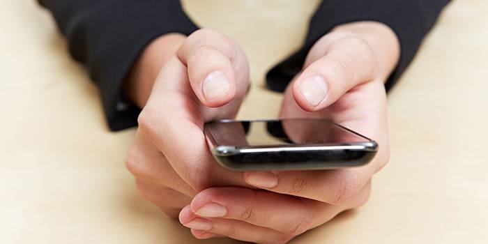 Smartphone nas mãos