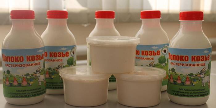 Botellas De Leche De Cabra