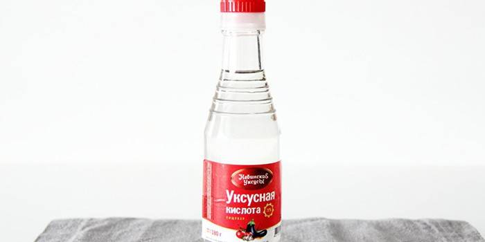 Kyselina octová vo fľaši