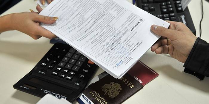 Transferência mão-de-mão de documentos