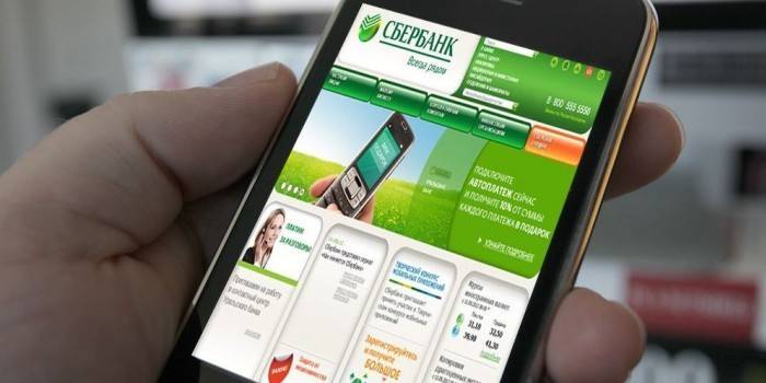 Aplikacja mobilna Sberbank na ekranie smartfona