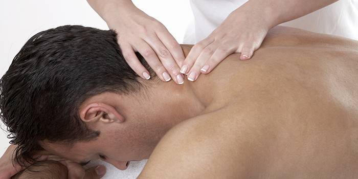 Masaje de cuello para hombre