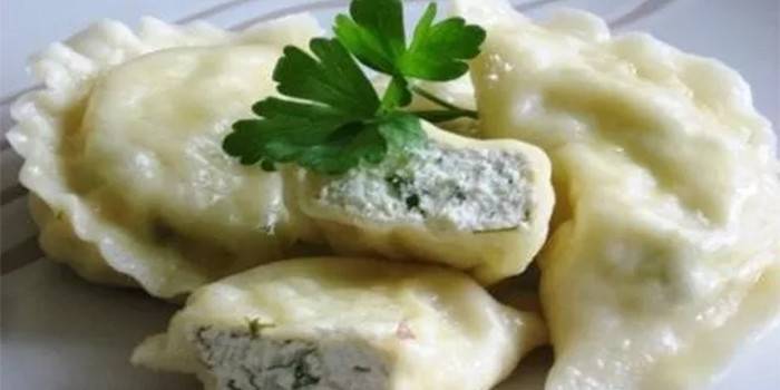 Pierogi z twarogiem i ziołami z ciasta kremowego