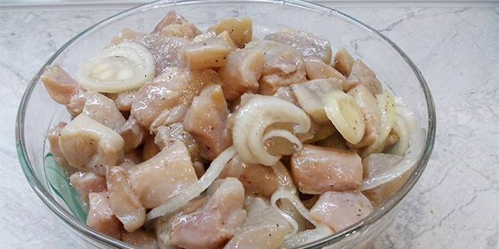 Trozos de pescado en adobo