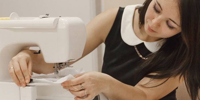 Menina, em, a, máquina de costura