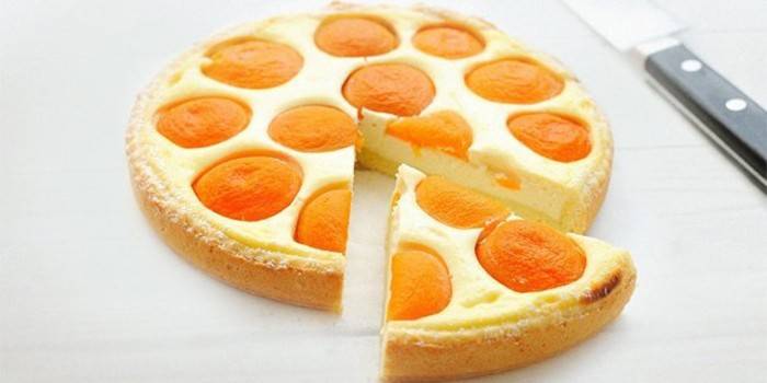 Pastel de albaricoque en rodajas