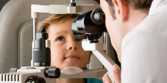 Dieťa na schôdzke s optometristom