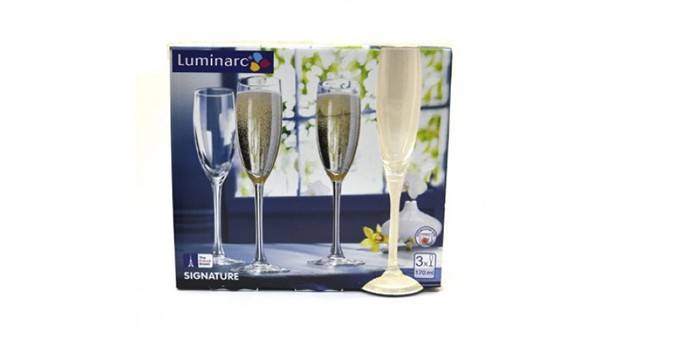 Un conjunto de copas para champagne luminarc