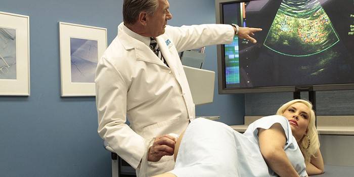 Menina proctologista