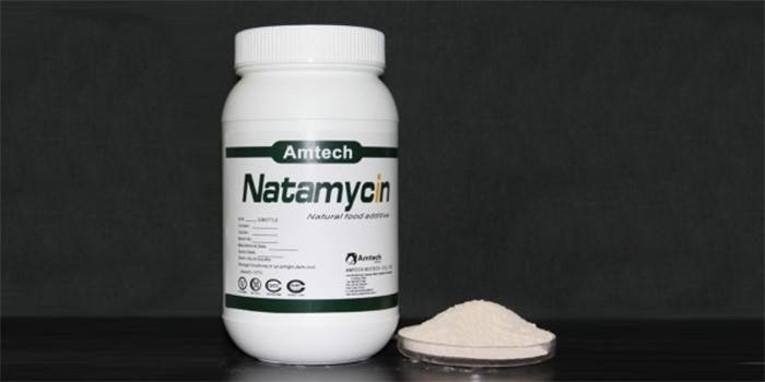 Droga natamycín