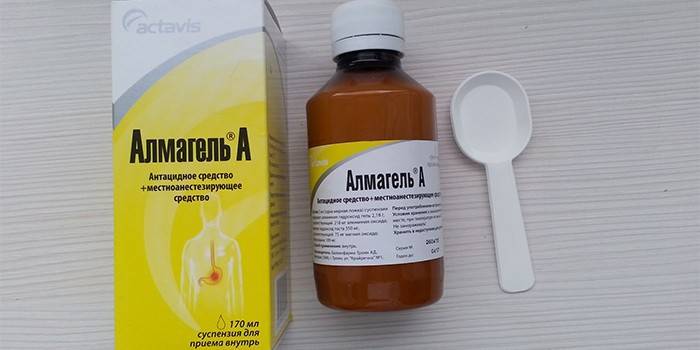 A droga Almagel-A em embalagem e uma colher de medida