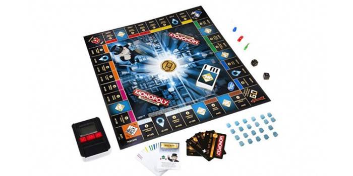 Unfolded game Monopoly s bankovými kartami