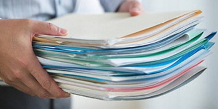 Homem, com, um, pacote, de, documentos