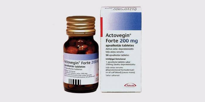 Actovegin tablety v pohári
