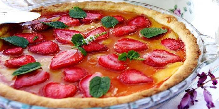 Tarta de fresas con crema de mantequilla
