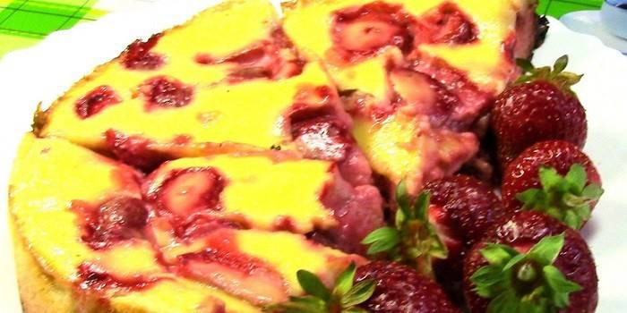 Tarta de fresa en gelatina