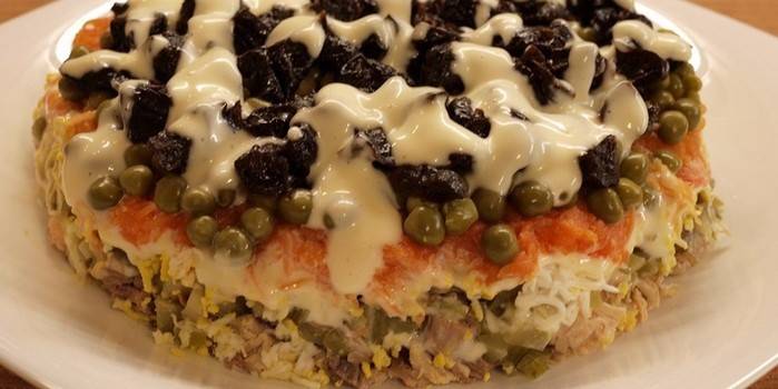 Salada de Praga com ameixas