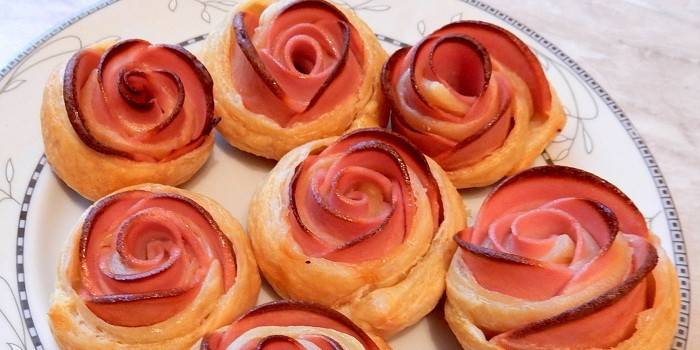 Rosetas de salsicha em pastelaria