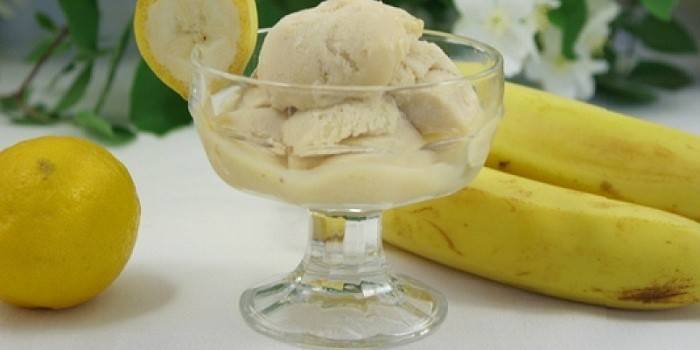Sorbet bananowy w misce