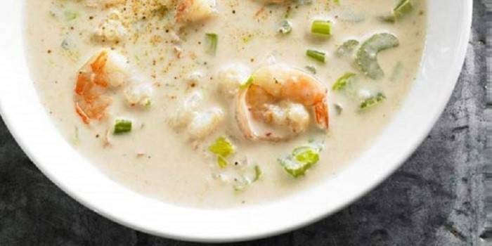 Tom yum cream soup in a plate