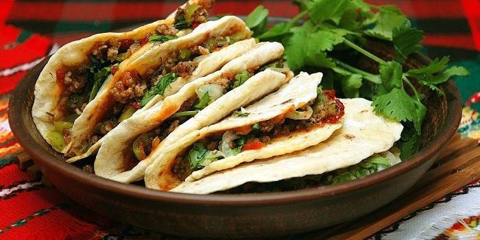 Tacos s mäsom a zeleninou
