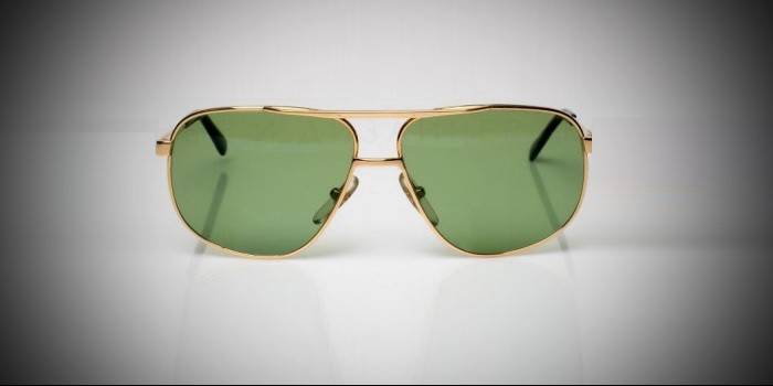 Modelo masculino em estilo retro.