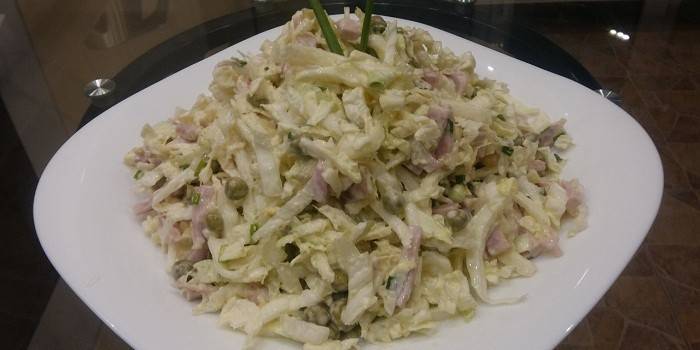 Salada com repolho e salsicha de Pequim