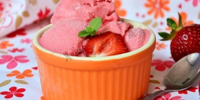 Lody Truskawkowe